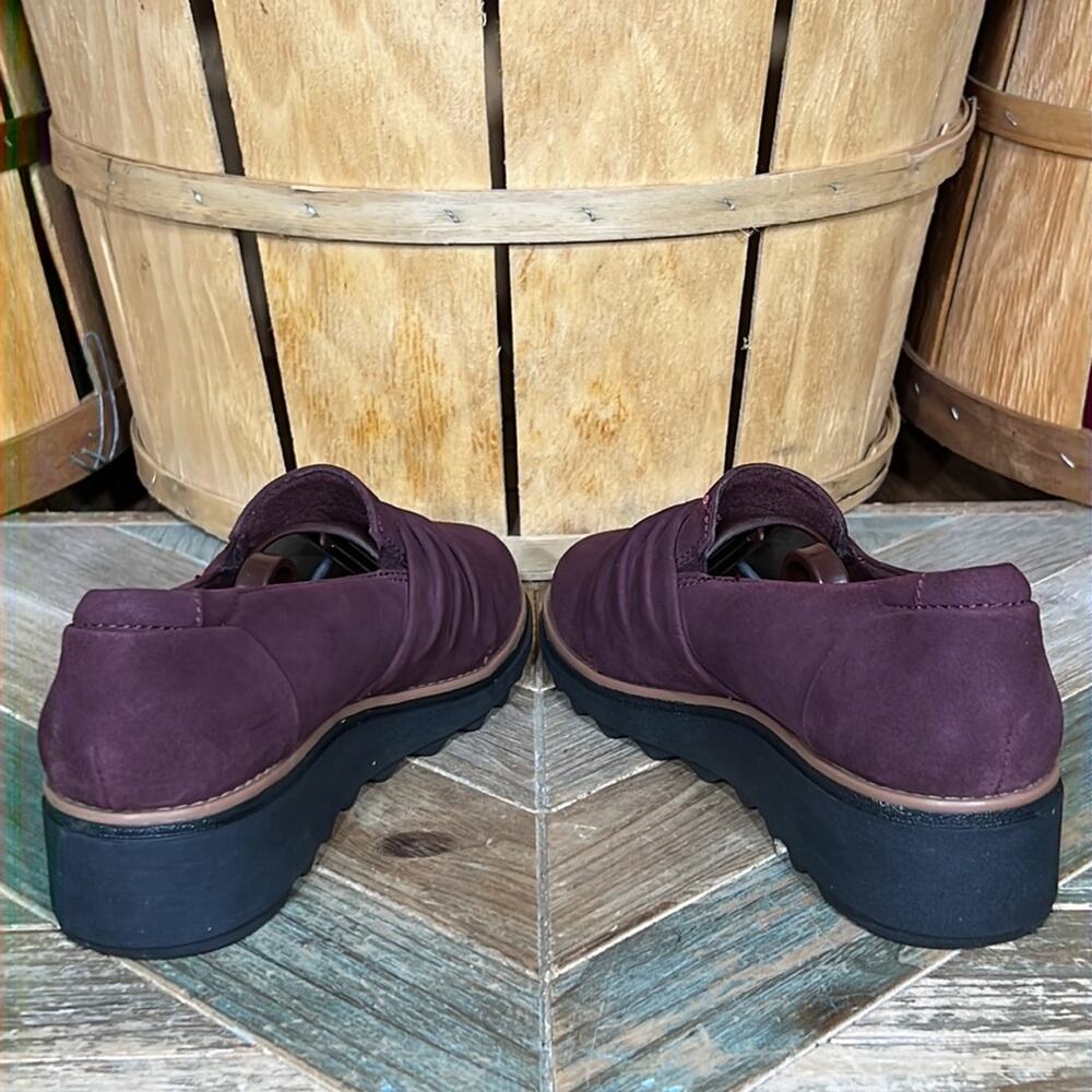 Clarks Sharon Villa Burgundy Suede Ruched Demi Wedge Slip-On Loafer Women Size 8 - Picture 8 of 12